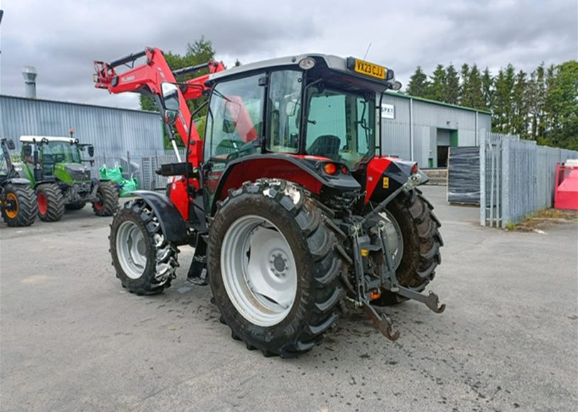 Massey Ferguson 5711M CAB Tractor