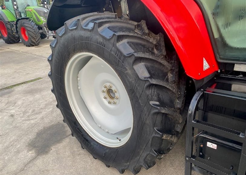 Massey Ferguson 6714SESD6 Tractor