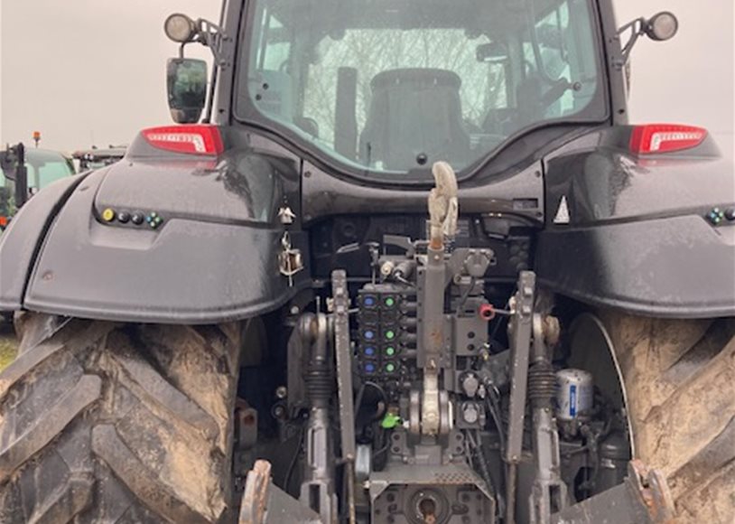 Valtra T214V ST Tractor