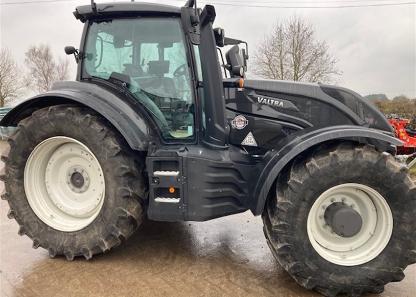 Valtra T214V ST Tractor