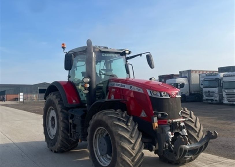 Massey Ferguson 8740SEXDV Tractor