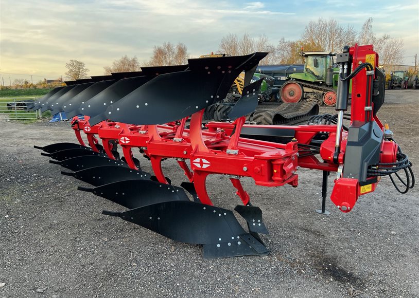 Gregore Besson ROVER 70 Plough