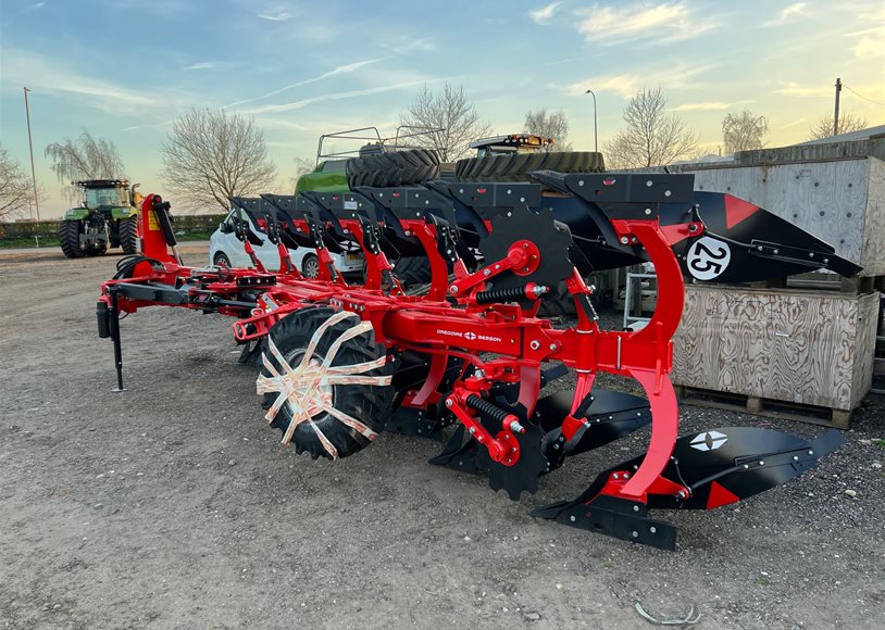 Gregore Besson ROVER 70 Plough