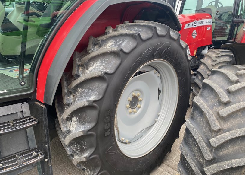 Massey Ferguson 5711 Tractor
