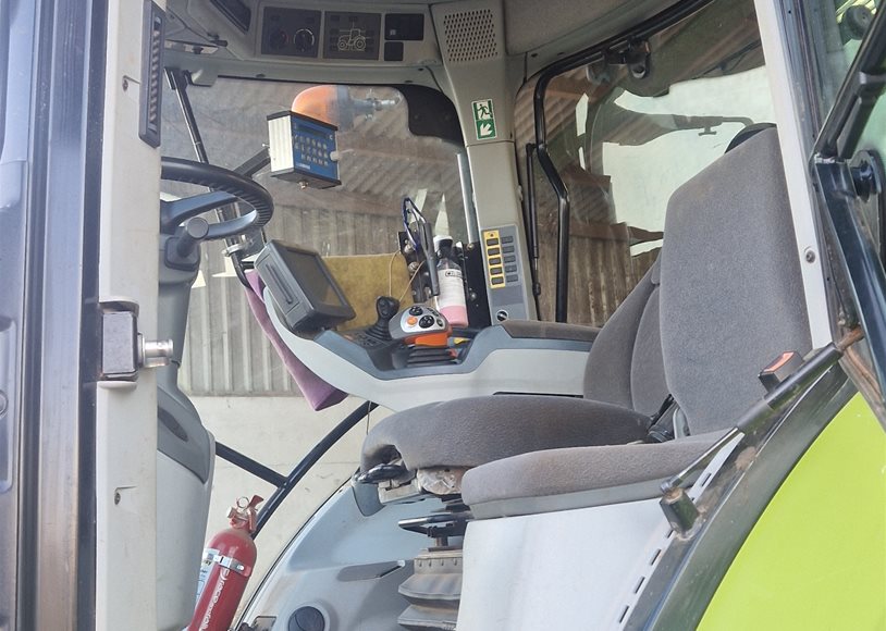 Claas ARION 650 Tractor