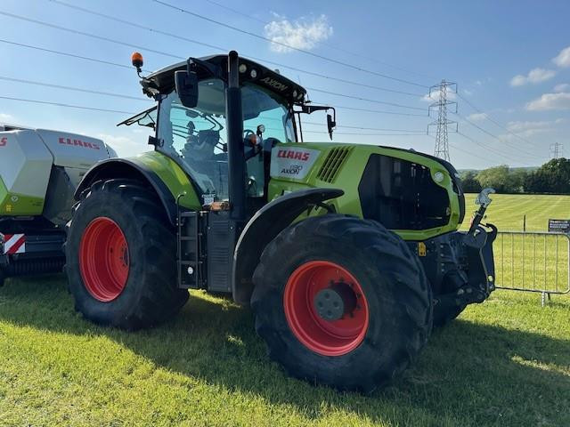 CLAAS AXION 830