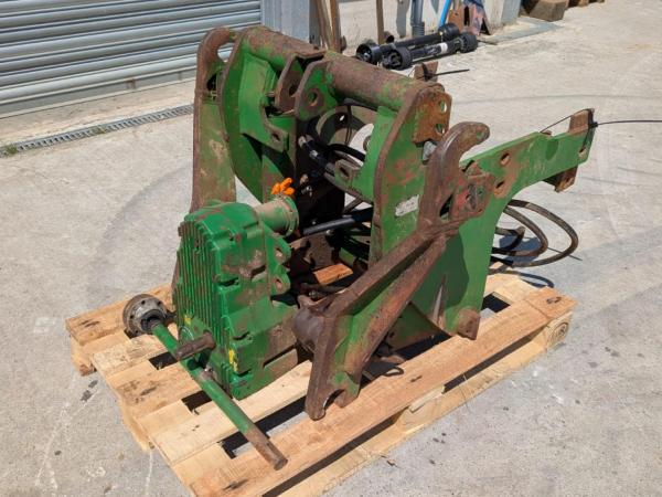 FRONT LINKAGE AND PTO REMOVED FROM A JOHN DEERE 6910