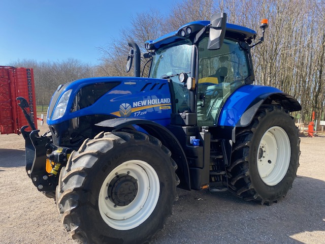 NEW HOLLAND T7.225 AC TRACTOR