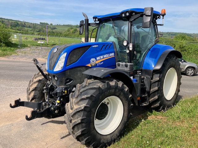 NEW HOLLAND T7.225 AC TRACTOR