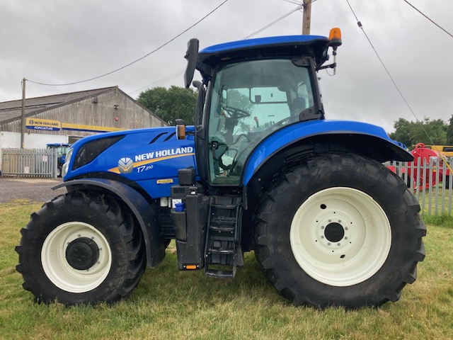 NEW HOLLAND T7.210 RC CL TRACTOR