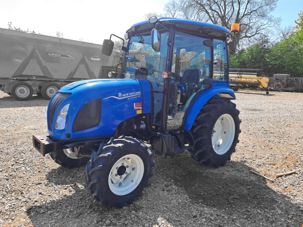 NEW HOLLAND BOOMER 55
