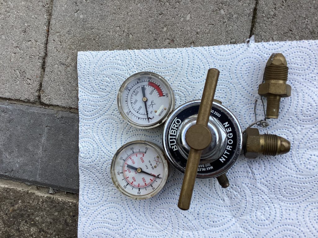 Pressure gauge for gas cylinder