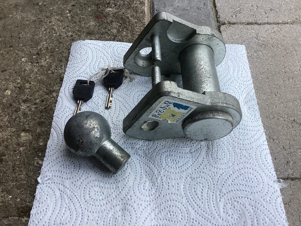 Caravan, trailer security hitch