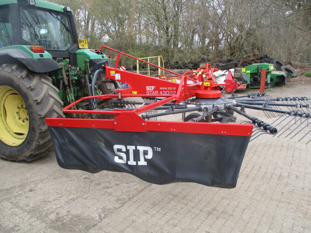 SINGLE ROTOR RAKE