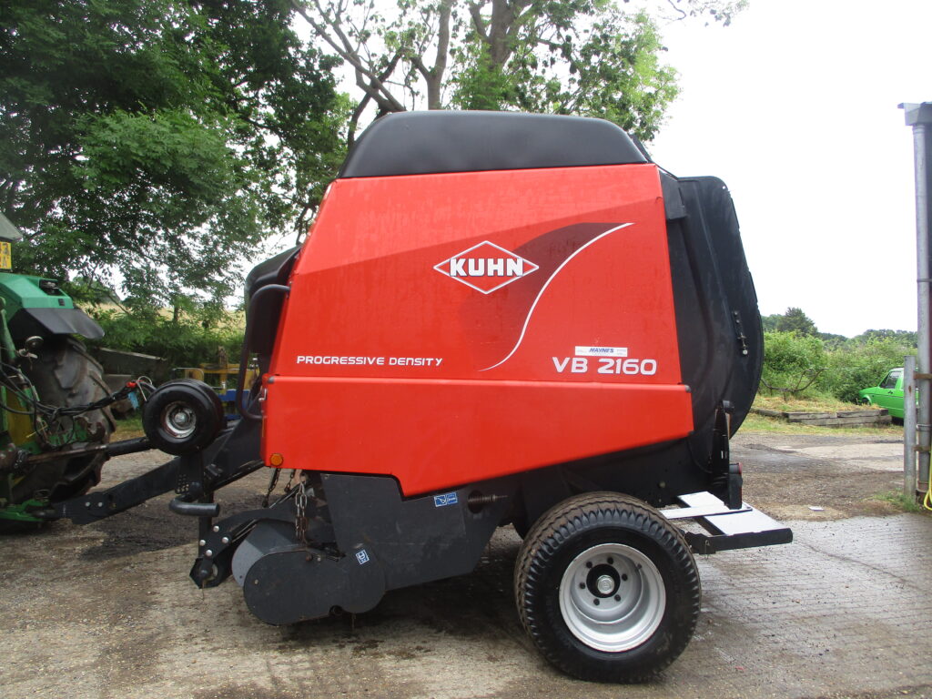 KUHN ROUND BALER