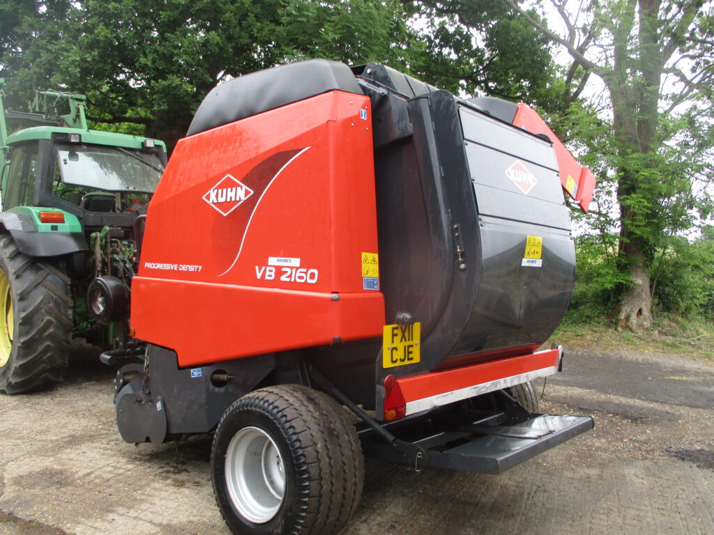 KUHN ROUND BALER