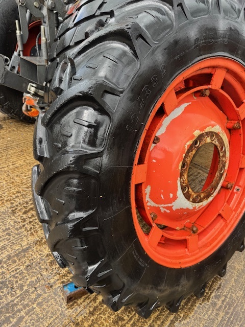 32″ Radial Wheels And Tyres