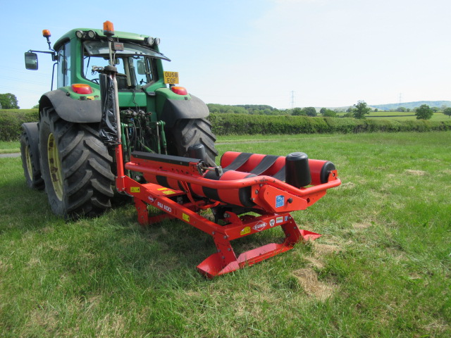 Kuhn RW1100 mounted bale wrapper