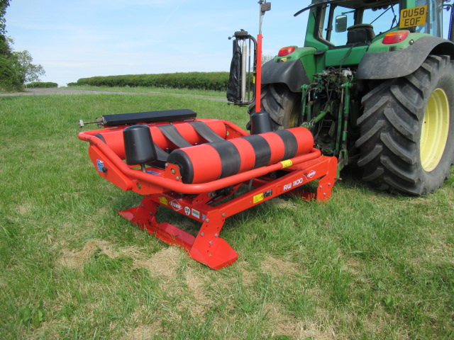 Kuhn RW1100 mounted bale wrapper