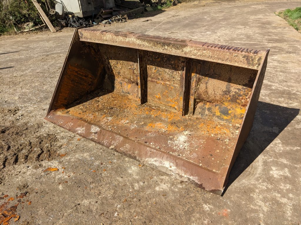 Manitou Bucket