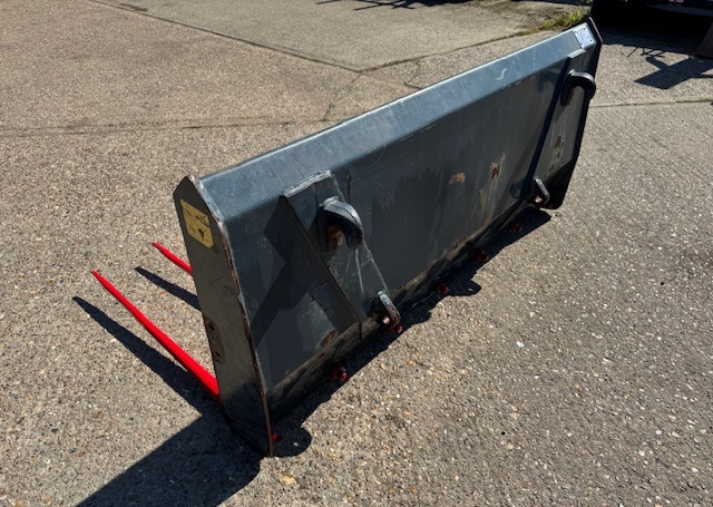 Pro Forge 1.5m Dung Fork Euro Brackets
