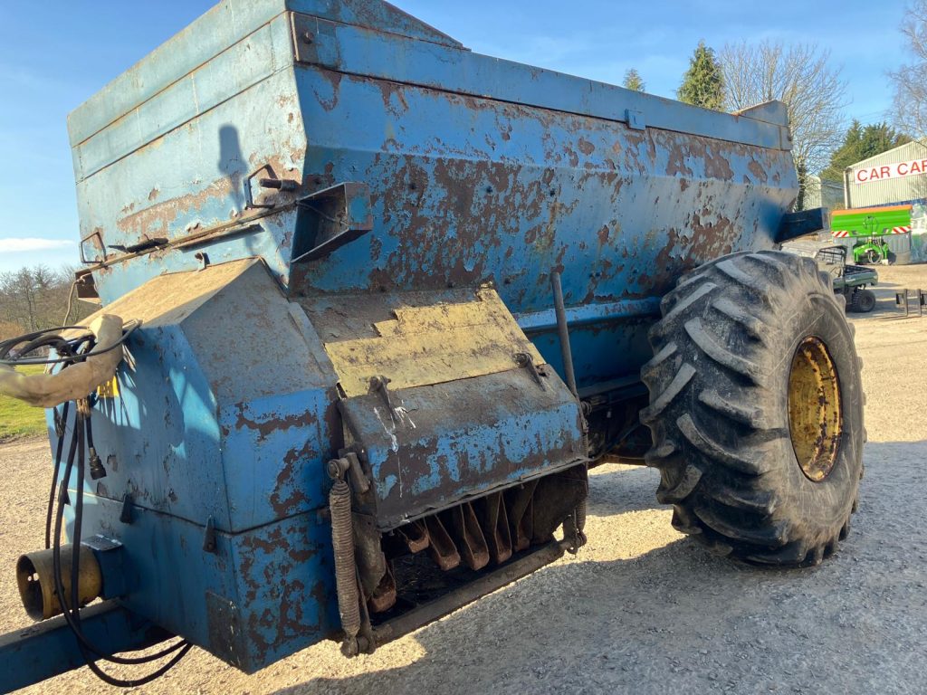 West 1600 Dual Spreader