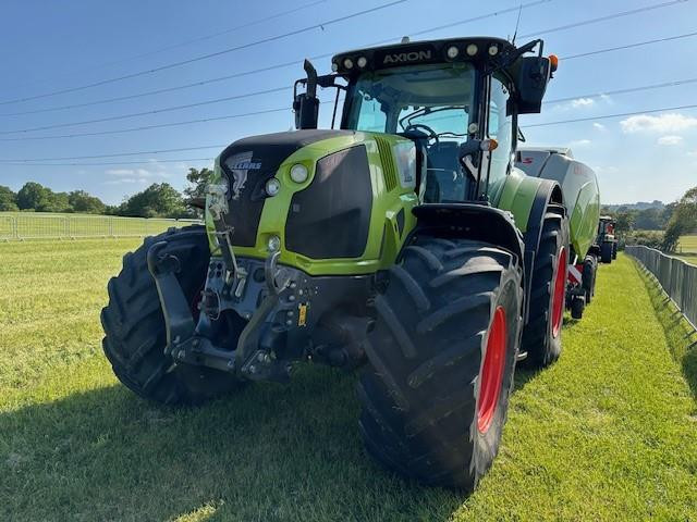 CLAAS AXION 830