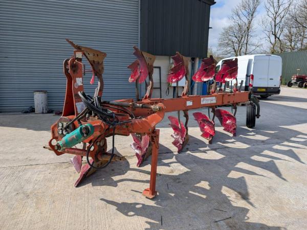 KVERNELAND LD85 5 FURROW