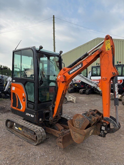 DOOSAN DX 19