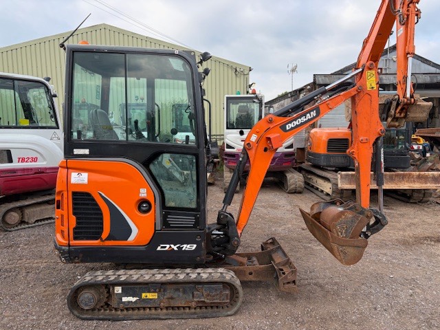 DOOSAN DX 19