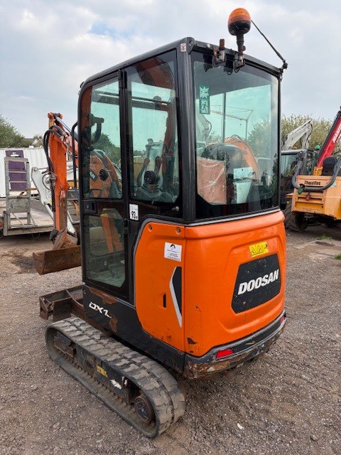 DOOSAN DX 19
