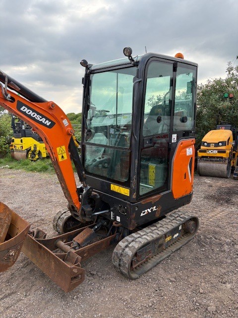 DOOSAN DX 19