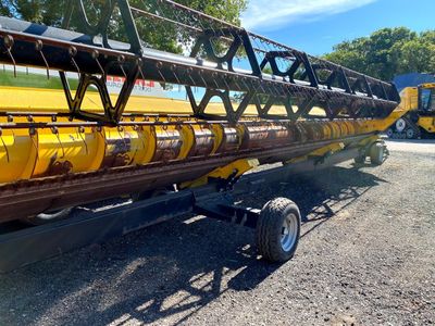 NEW HOLLAND 35FT GHVF VARIFEED HEADER
