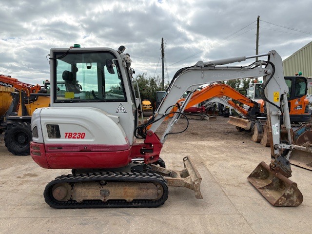 TAKEUCHI TB 230