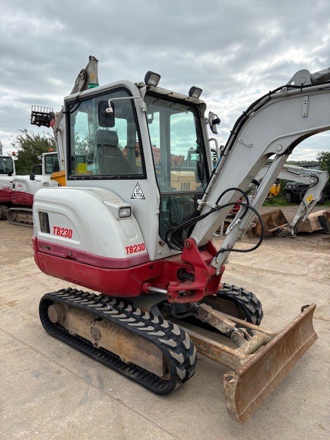 TAKEUCHI TB 230