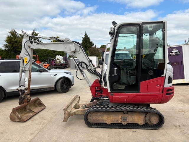 TAKEUCHI TB 230