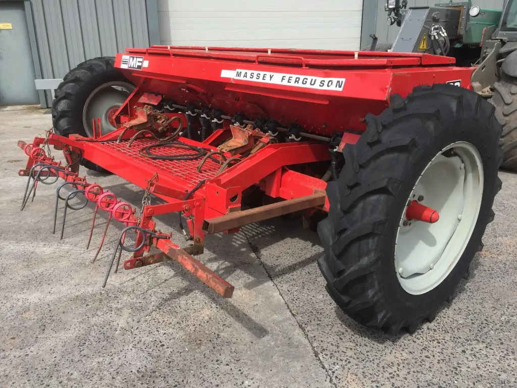 Massey Ferguson 30 drill,
