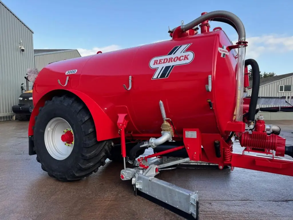 Redrock 3,000 Gallon vacuum tanker, NEW