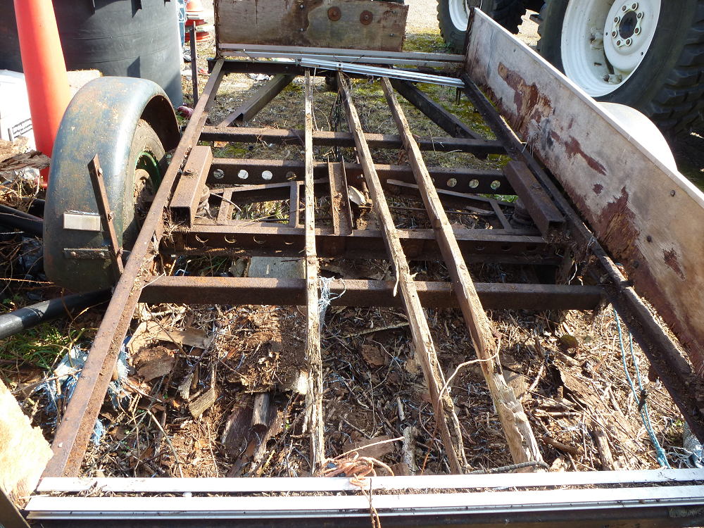 Trailer (former caravan chassis)