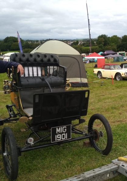 Replica of a 1901 Locomobile steam car