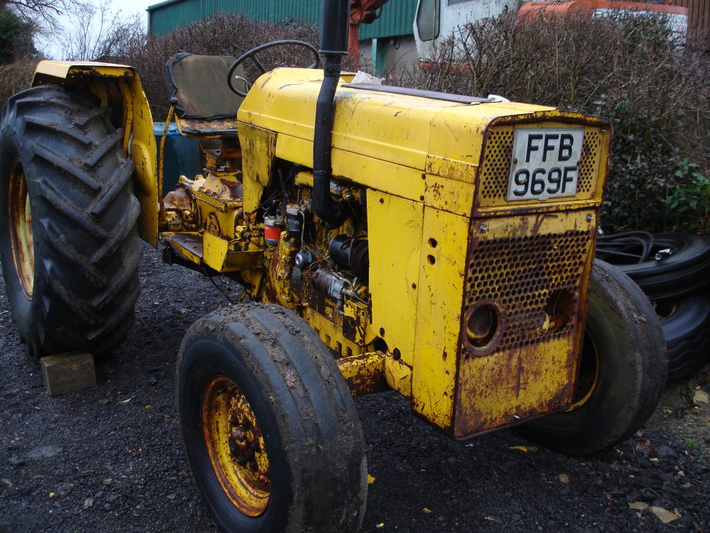 Mf 330 5 ex digger