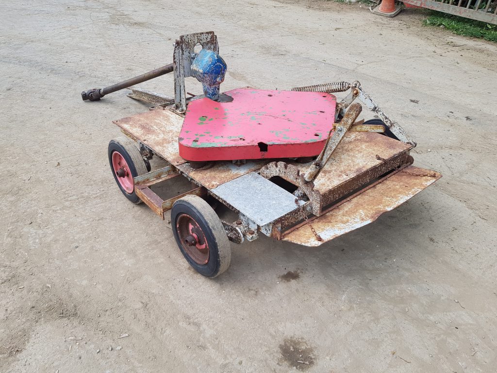 Single leg sub soiler-chisel plough