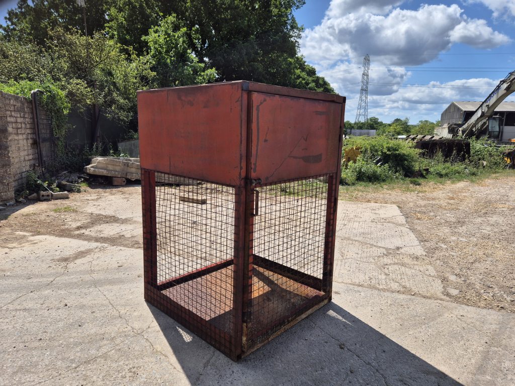 4ft x 4ft Cage