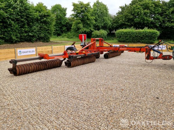 Kongskilde 12.3M hydraulic folding trailed rolls