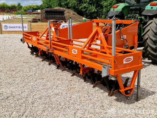2013 Ritchie 855 Aerator 5m Hydraulic Folding