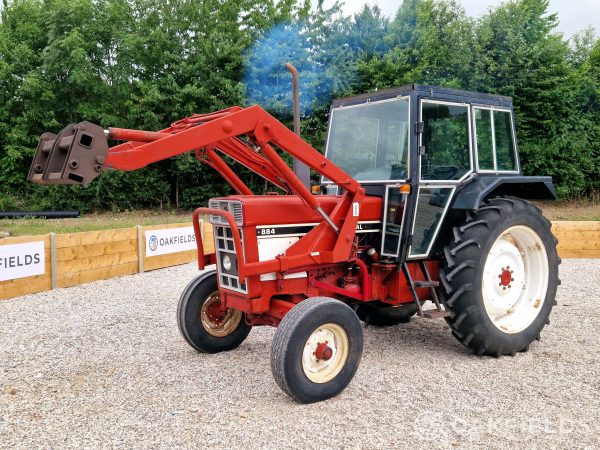 1981 International 884 2WD Tractor