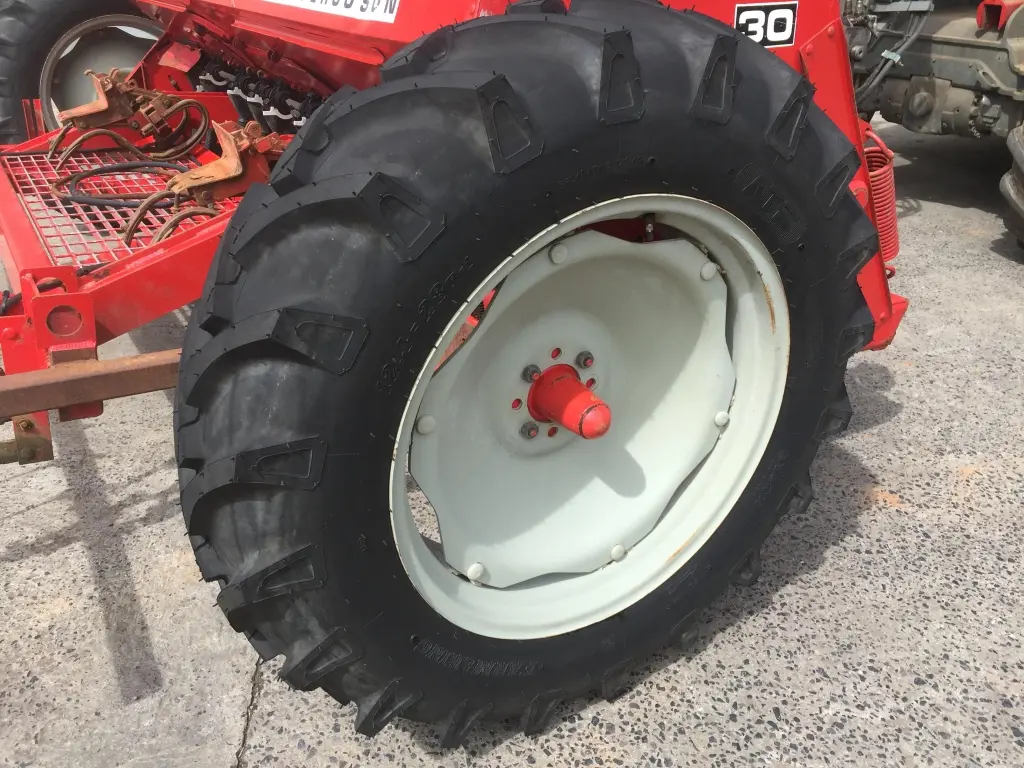 Massey Ferguson 30 drill,