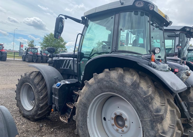 Massey Ferguson 7718SEFD6 Tractor