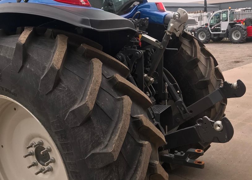 Valtra G135A Tractor