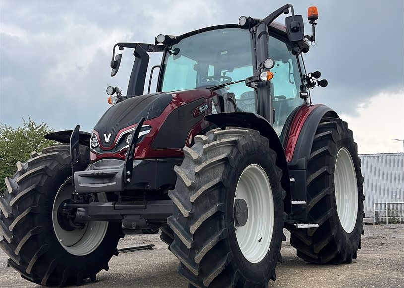 Valtra G135A Tractor